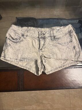 Vintage City Streets Light Grey Washed Denim Shorts